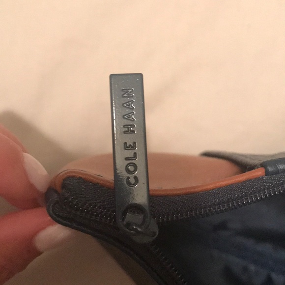 Cole Haan small traveling pouch - Picture 4 of 5